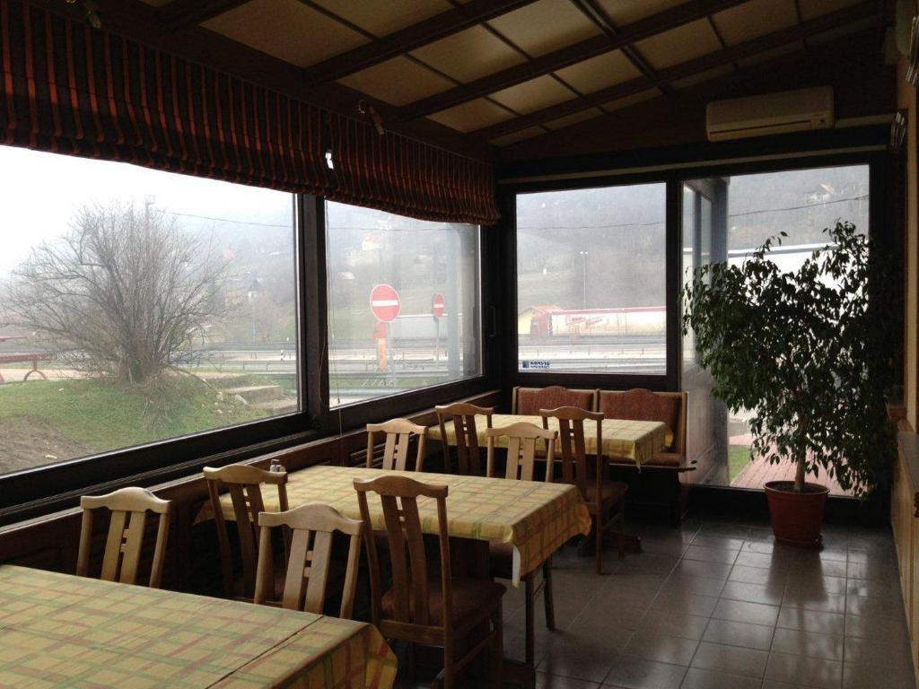 Panorama Panzio Bed and Breakfast Tatabánya Buitenkant foto